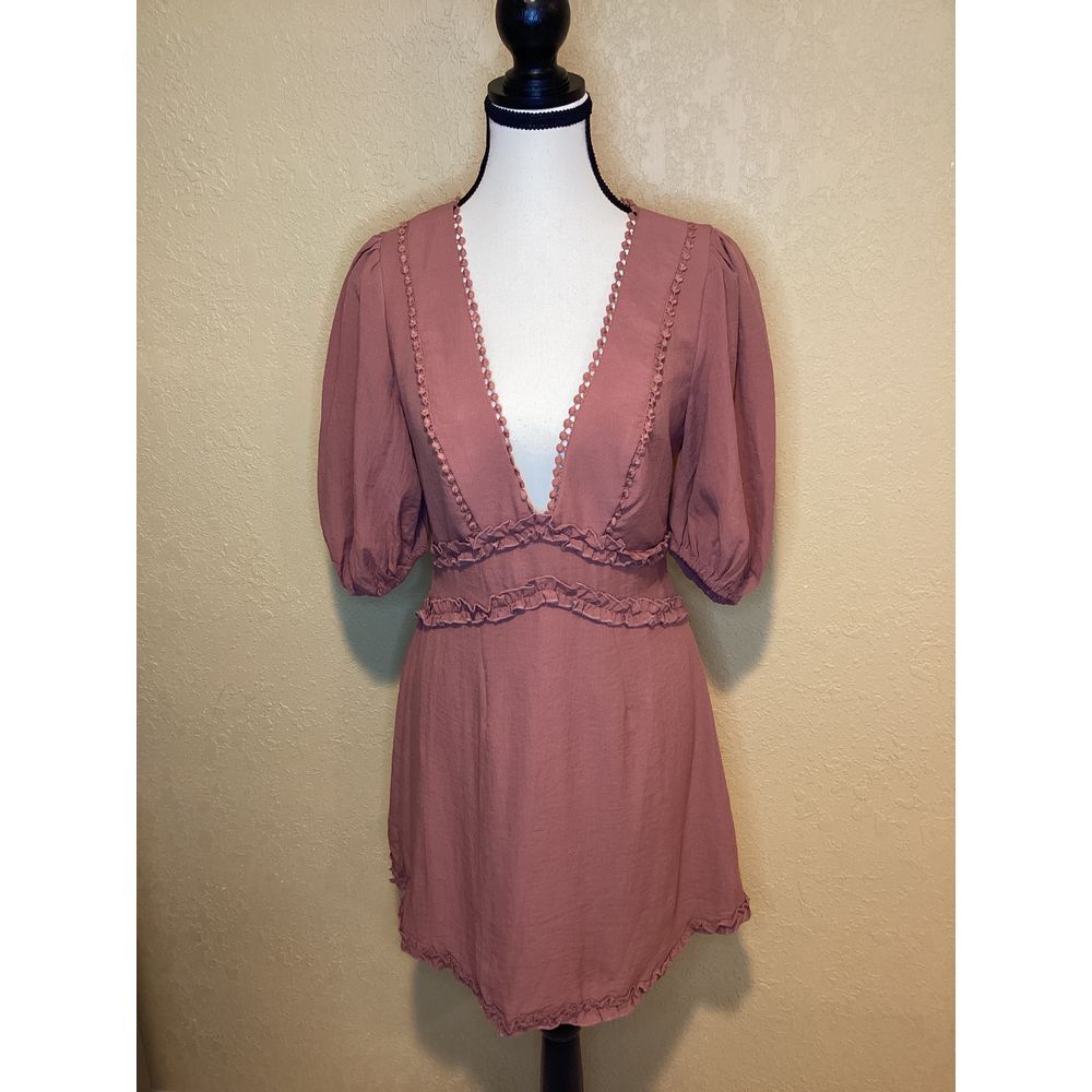 Saints + Secrets Mauve‎ A-line mini dress with puffy short sleeves